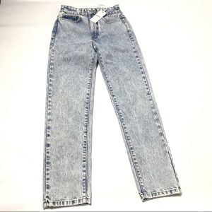 High-waisted straight leg button-up jeans, thick light denim